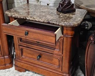 NIGHTSTAND 