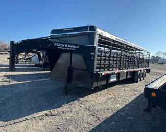 CIRCLE W 32X68 GOOSENECK CATTLE TRAILER