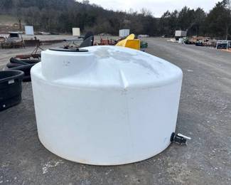 1100 GALLON POLY TANK