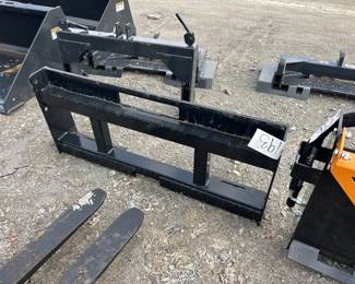SKID STEER PALLET FORK FRAME