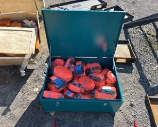 METAL BOX OF 24 RATCHET STRAPS