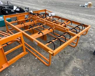 LANDHONOR SKID STEER SQUARE BALE GRAPPLE ACCUMULATOR