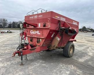 GEHL 8285 FEED MIXER WAGON