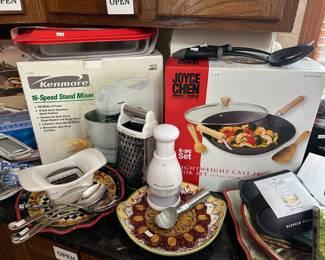 16-Speed Stand Mixer