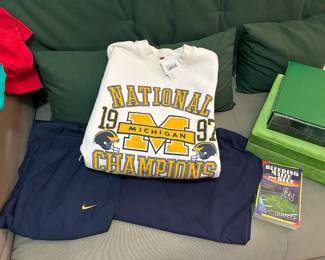 Vtg U of M Sweatshirt