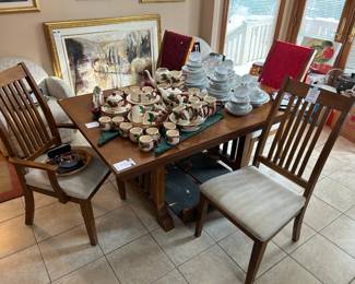 Universal Furniture Dining Table, Franciscan Apple Plate 18pc Set 