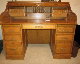 Roll Top Desk (ex. cond.)