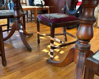 Double pedestal detail on dining room table