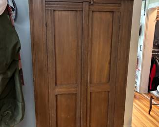 Storage cabinet with shelves 