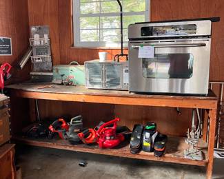 ELECTRIC AND BATTERY YARD TOOLS