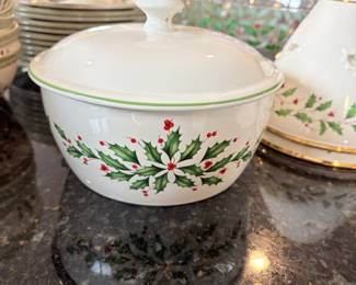 Lenox Holly bowl with Lid