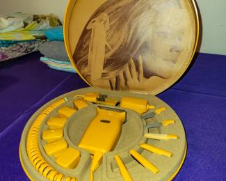 Working vintage Norelco home beauty salon