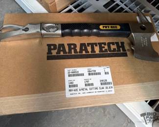 2630 2 NEW ParaTech Pry Axe With Metal Cutting Claw