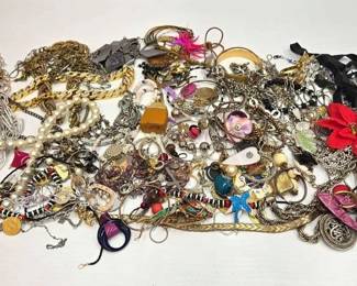 1022 Costume Jewelry