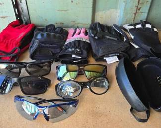 3012 Gloves, Sunglasses, Glasses Case