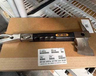 2620 2 NEW ParaTech Pry Axe With Metal Cutting Claw