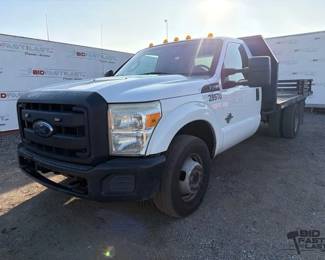 200 2016 Ford F350 Stake Bed
