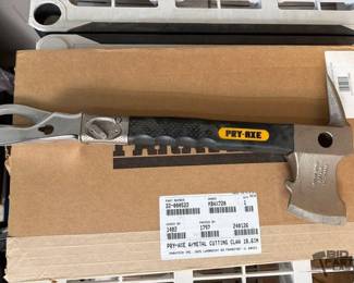 2612 2 NEW ParaTech Pry Axe With Metal Cutting Claw