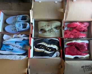3564 6 Pairs of Nike Shoes