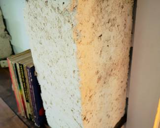 Keystone blocks in varying sizes.