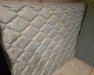 ASK TO SEE: Queen Matt/Box priced to sell!