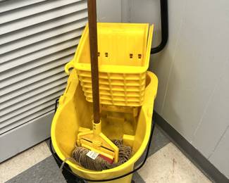 COMMERCIAL MOP BUCKET