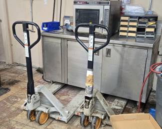 CROWN PALLET JACKS STAINLESS STEEL CABINET