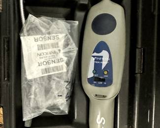 REFRIGERANT LEAK DETECTOR