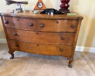 	#25	Antique Oak Dresser 45"x21"x33"	SOLD			