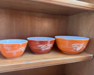 Set of 3 Pyrex bowls, very good condition