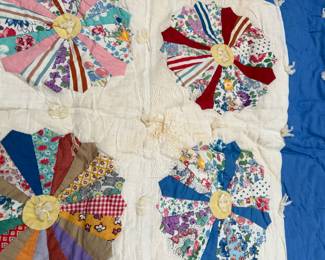 Vintage Dresden Plate Quilt, pic 6 of 6.  Measures approximately 75 x 70