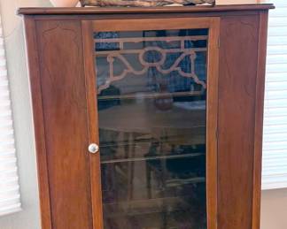 Queen Anne-style china/curio cabinet