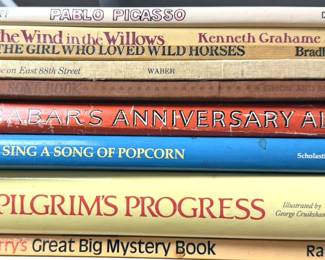 Kids/YA books: The Little Prince, Dr Seuss, Free to Be You + Me, Babar, nursery rhymes, National Geographic for Young Explorers series, DK Eyewitness nature books, The Baby Sitters Club, CS Lewis, Beverly Cleary, Nancy Drew + Hardy Boys. También hay libros para niños en francés y español, algunos de allos antiguos.