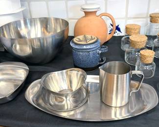 Stainless dishwares