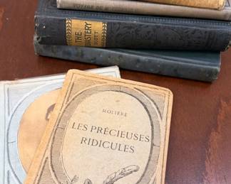 Vintage books, some in French + Spanish