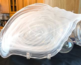 Glass shell tray