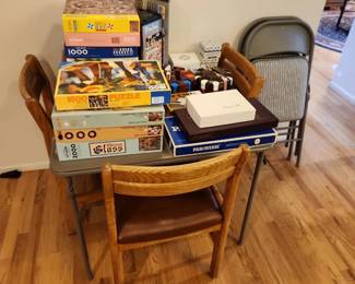 Puzzles & folding table