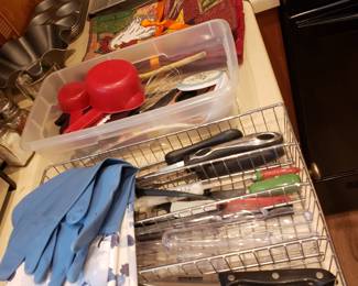 KITCHEN ITEMS & UTENSILS