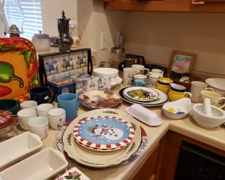 KITCHEN ITEMS & PLATES