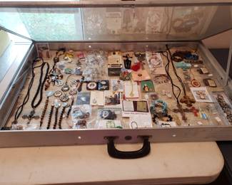 RELIGIOUS ITEMS & CROSSES