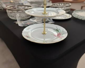 Christineholm Porcelain Rose TwoTiered Cake Stand second image