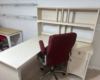 LShaped Desk with Hutch