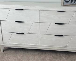 Pre-sale Item: Meridian Furniture Revel Cream King Size Bedroom Set