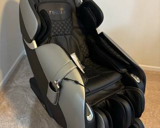 Relaxe Zero Gravity Shiatsu Massage Chair with Heating SL Track