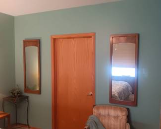 2 mirrors which can hang on the wall or be attached to the dresser 