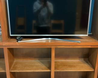 Samsung Flat Screen TV with Remote and Stand