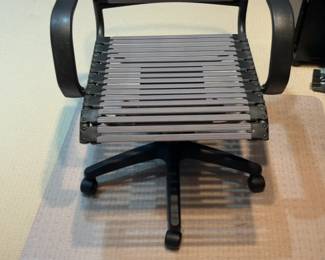 Flat Bungee Office Chair with Arms