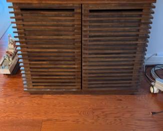 Zip Modern Linea bar cabinet Cabinet 42 x 30 x 36