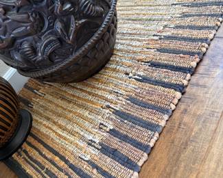 SO MANY AWESOME TEXTILES HERE