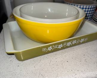 Vintage pyrex bowl and Crazy Daisy casserole